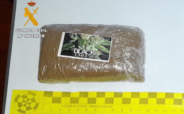 Detenido en la A-5 con 100 gramos de polen de hachís