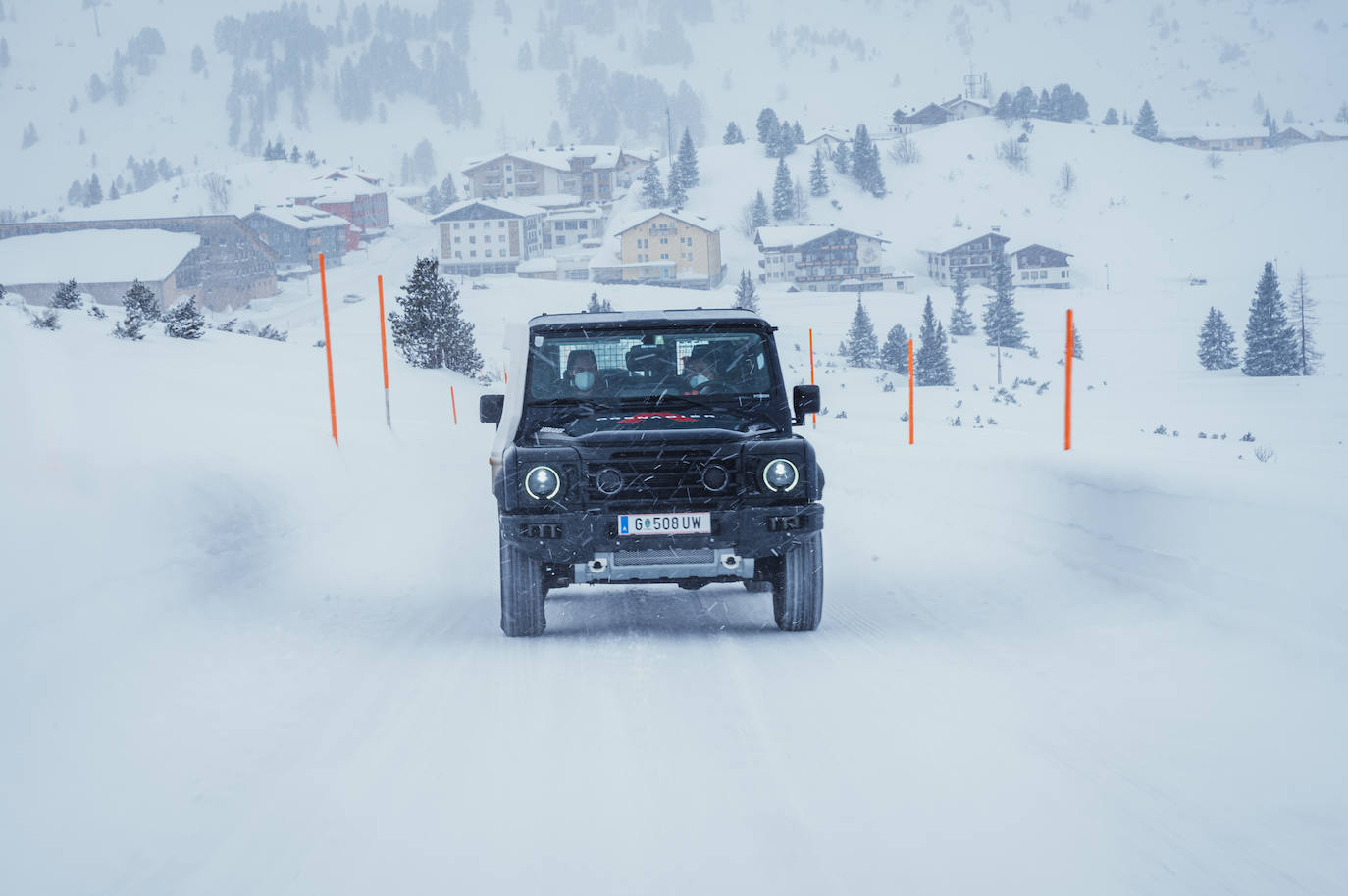 El Ineos Grenadier se somete a las pruebas todo terreno previas a su lanzamiento