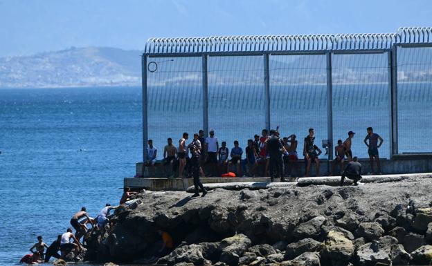 Extremadura se ofrece al Gobierno para acoger menores tras la crisis en Ceuta