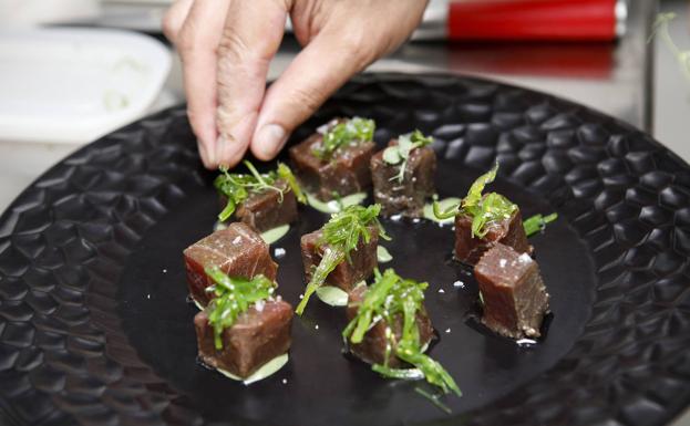 La Maestra, un restaurante enoteca que fusiona lo extremeño y lo oriental