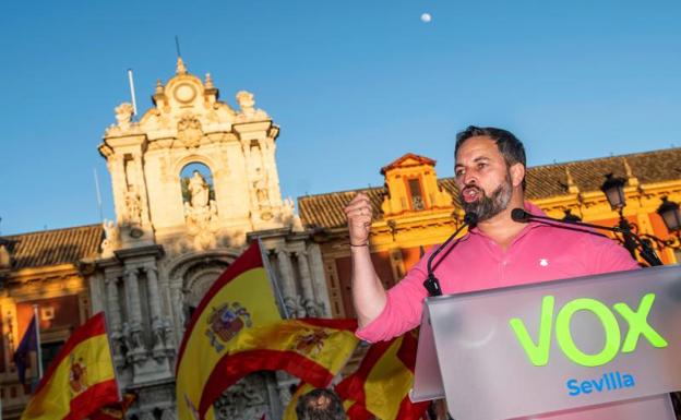 Abascal avisa de que el PP «pone trabas» en Ceuta a colaboraciones futuras