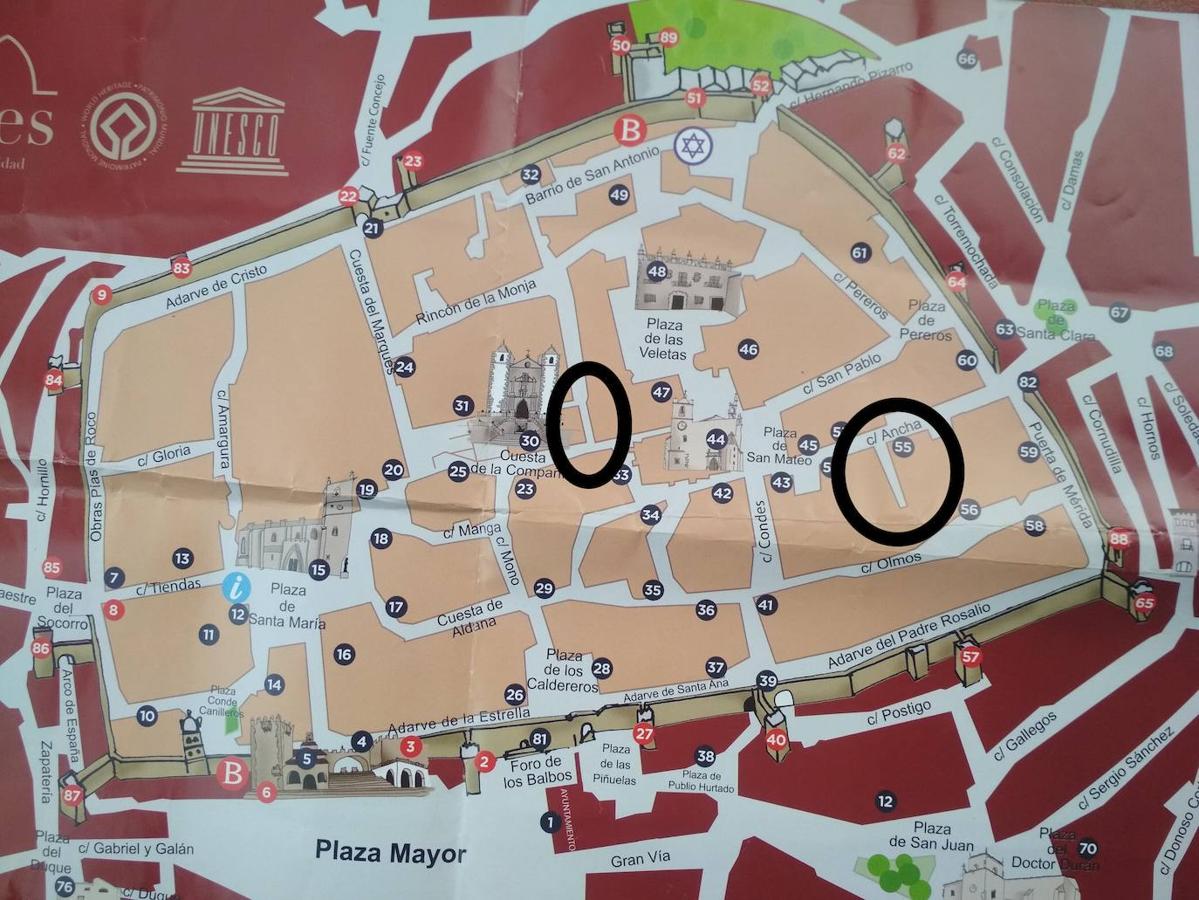 Desde la Moto de Papel | Callejones enamorados y el yate de Franco y Felipe González en Cáceres