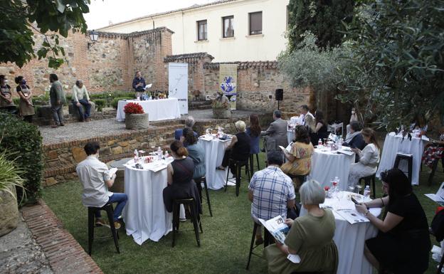 Una veintena de prestigiosos enólogos saborean Cáceres