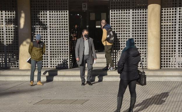 Concentración en Badajoz en apoyo a la madre condenada por la sustracción de sus dos hijas