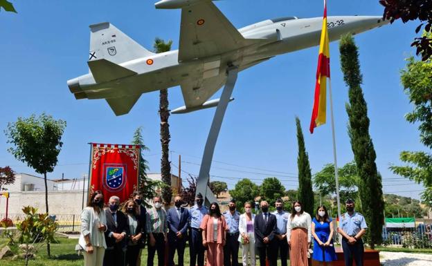 Acto de inauguración del F-5 colocado en Higuera de Vargas