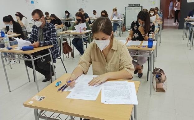 Más de 6.800 opositores aspiran a conseguir una de las 697 plazas de Educación
