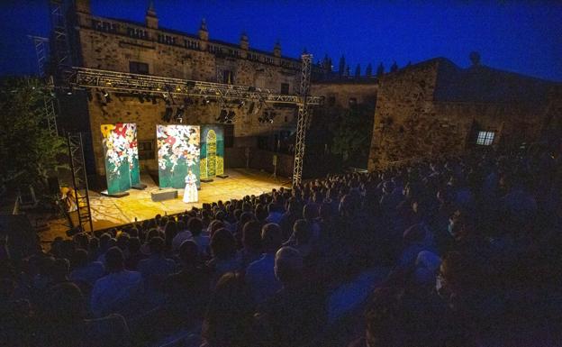 El teatro clásico regresa a la normalidad en plaza de las Veletas de Cáceres