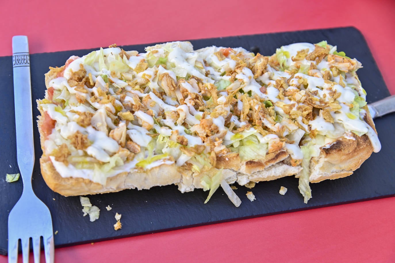 Una tostada que recuerda a un kebab