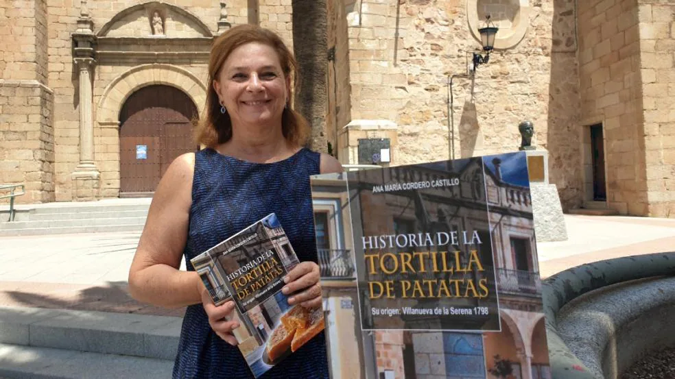 Ana María Cordero muestra su libro en Villanueva. / S. GÓMEZ