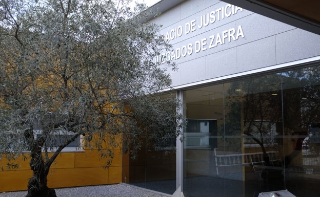 La Fiscalía pide que la médica de Badajoz vea a sus hijas en un punto de encuentro