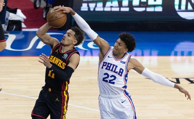 Los Hawks hunden a los Sixers