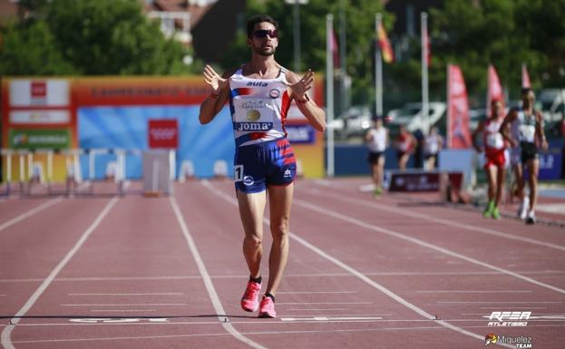 Álvaro Martín revalida su título de campeón de España de 10.000 metros marcha