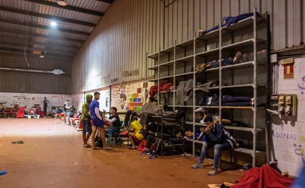 Once menores marroquíes parten desde Ceuta hacia Extremadura