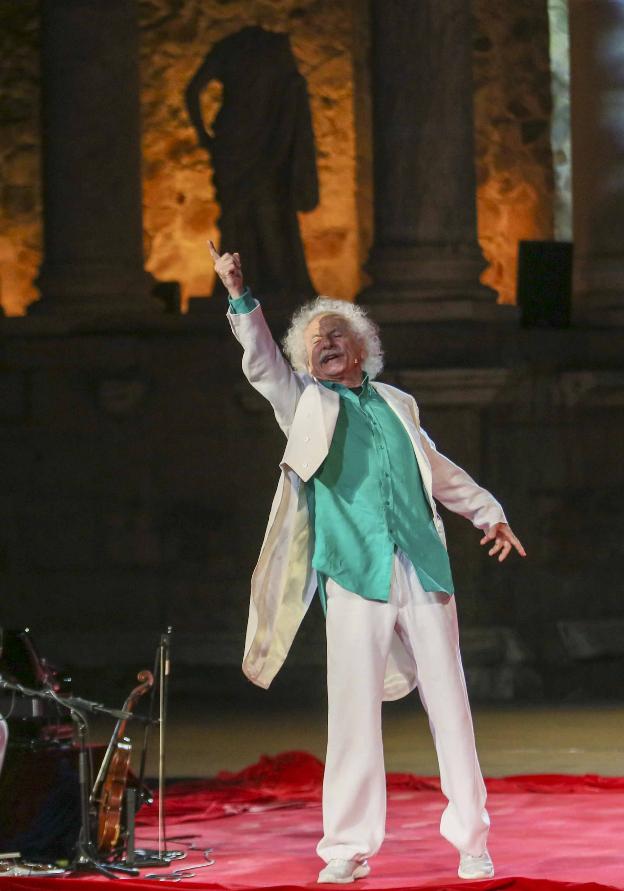 La comicidad de El Brujo devuelve las carcajadas a un público ávido de recuperar la risa