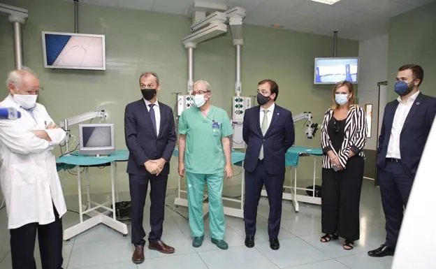 El ministro Pedro Duque visita el Centro de Cirugía Mínima Invasión de Cáceres
