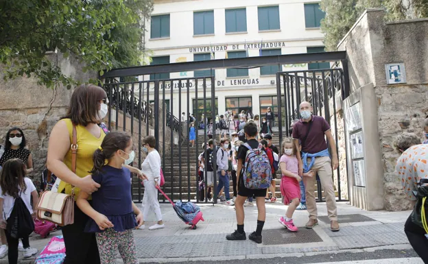 Los alumnos de sexto de Primaria del Prácticas ocuparon el curso pasado aulas del antiguo ILM. /ARMANDO MÉNDEZ