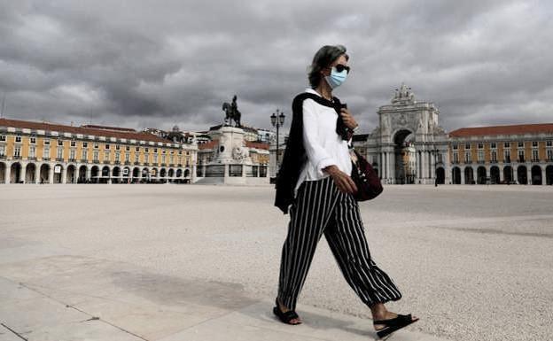 Portugal roza los 2.000 contagios diarios y aumenta sus ingresos en UCI