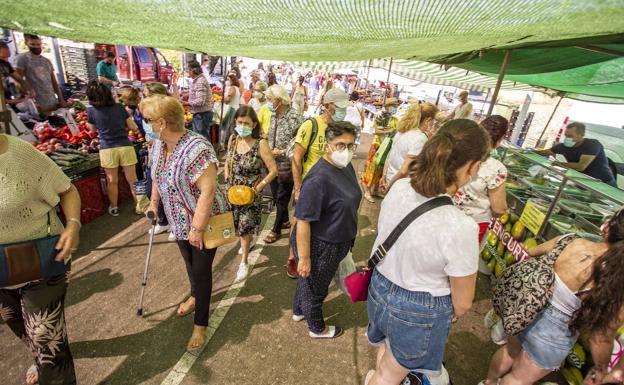 El mercadillo de Cáceres se llena de nuevo
