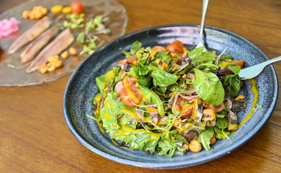 Diez ensaladas creativas para combatir el calor extremeño