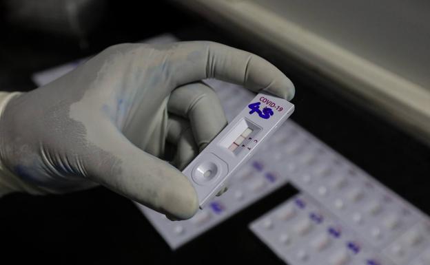 Los positivos detectados por test de antígenos se quedan sin certificado covid