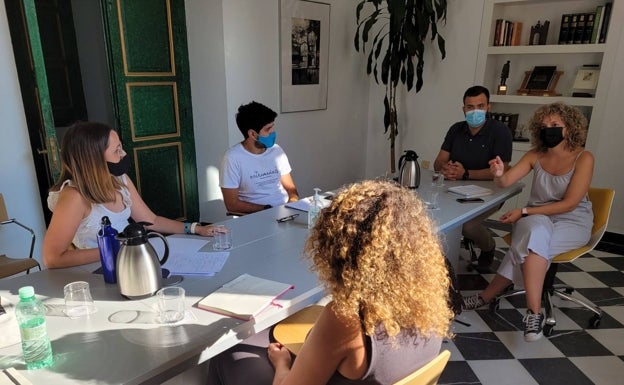 Juventud responde en Cáceres a las quejas de Aldea Moret con acciones contra las apuestas