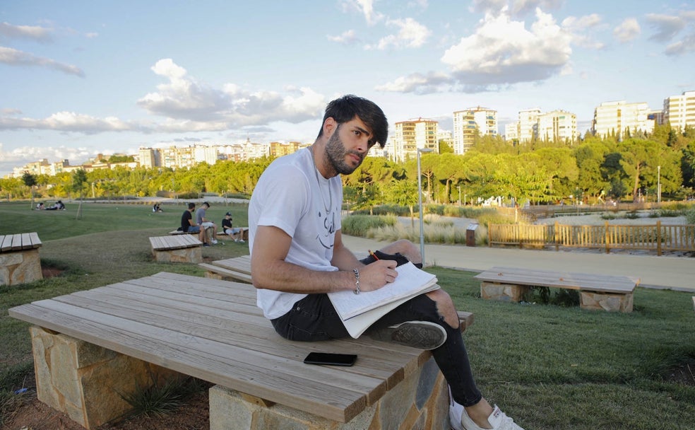 «Me gusta venir a componer al parque y pensar en las historias de cada persona»