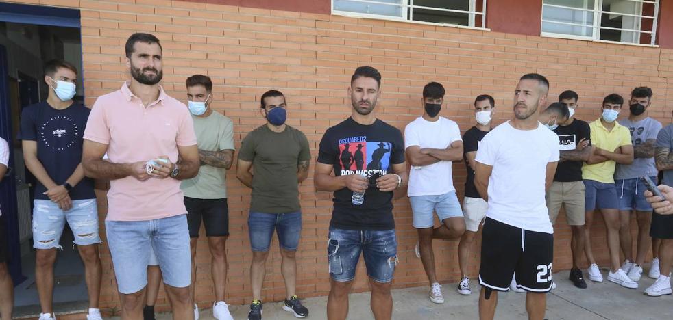 Los jugadores del Extremadura dan un nuevo voto de confianza al grupo inversor - Vimarsana News