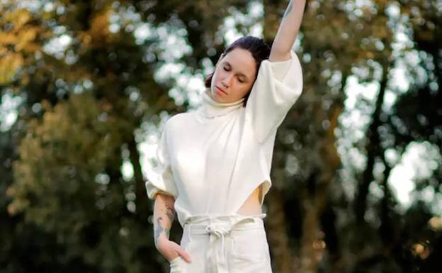 Celia Bsoul abre este viernes el ciclo 'Letras en el parque' con un concierto junto al río