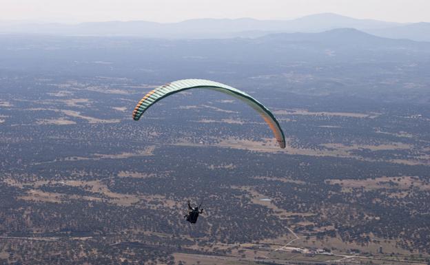 El epicentro extremeño del parapente