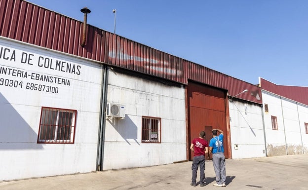 Arde una nave con equipos de sonido en Malpartida de Plasencia