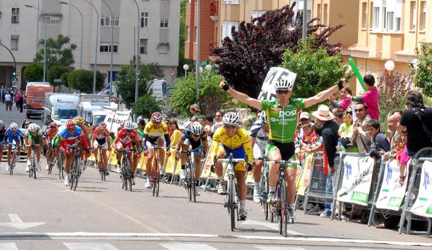 Una veintena de equipos en la Vuelta a Extremadura
