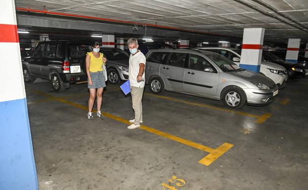Alquilar una plaza de aparcamiento puede costar hasta 100 euros al mes en el centro de Badajoz
