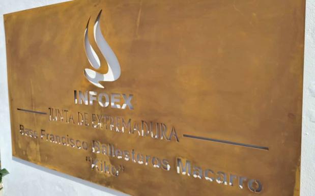 Las instalaciones del Infoex en Calera de León recuerdan al bombero fallecido por covid-19