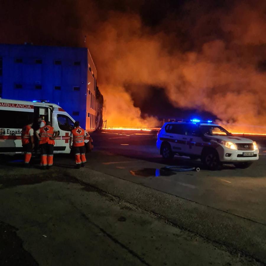 Estado en el que ha quedado la nave hortofrutícola de Mérida tras el incendio