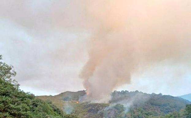 Medios del Infoex trabajan en un fuego en Villanueva de la Vera