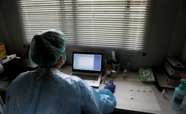 La incidencia acumulada por covid baja más de diez puntos en un día