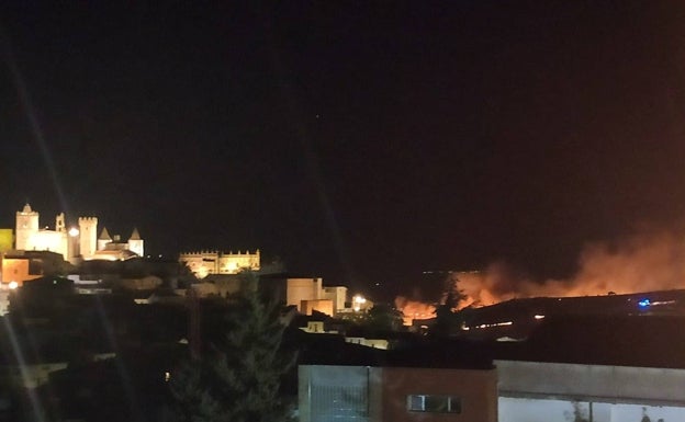 Otro incendio causa la alarma entre los vecinos del Residencial Universidad de Cáceres