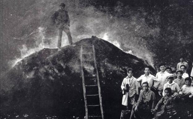 Imagen de un búnker de carbón a principios del siglo pasado. 