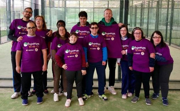 Caja Rural renueva su apoyo a las escuelas de pádel adaptado de la región