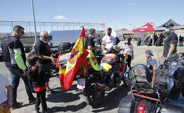 Más de mil motos acuden a la llamada de los Buitres Leonaos en Cáceres