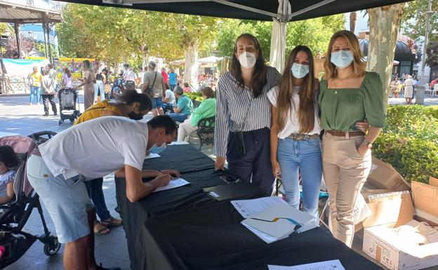 Música y tarjetas de Eurobec en Badajoz por el Día de la Cooperación Europea