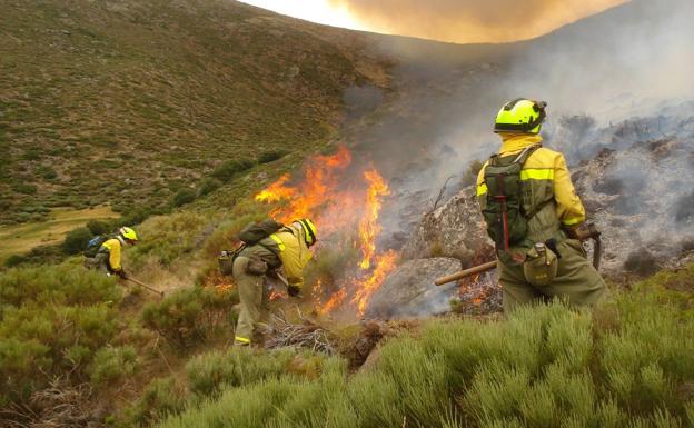El Infoex interviene en seis incendios forestales que han arrasado 120 hectáreas esta semana