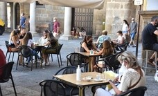Extremadura sube a diez personas el límite en reuniones y aumenta los aforos