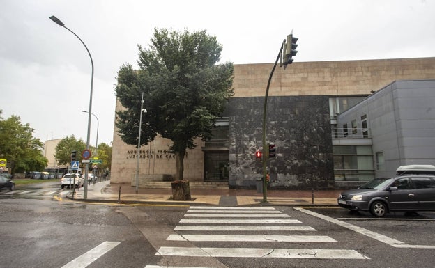 Un bar que cerró en el confinamiento en Cáceres solo tendrá que pagar la mitad del alquiler