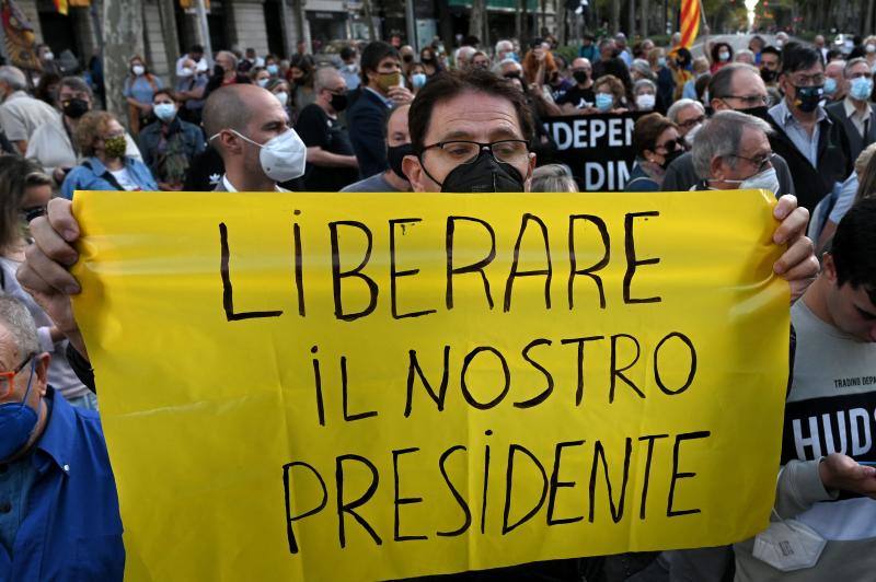 La manifestación de apoyo a Puigdemont, en imágenes