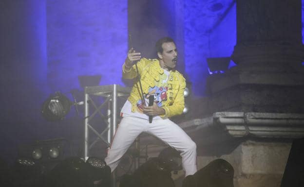Tributo eterno de 'God save the Queen' a Freddie Mercury en el milenario Teatro Romano de Mérida