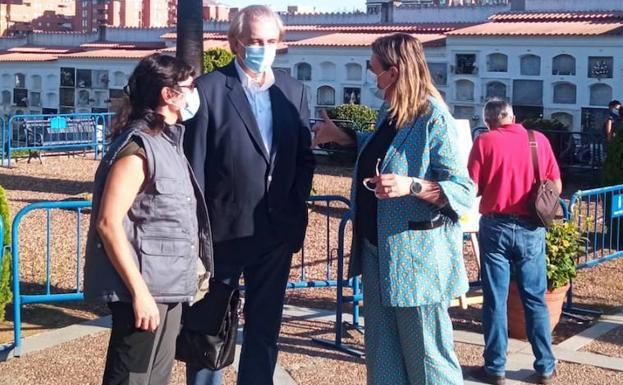 Comienzan las catas para delimitar las fosas de las víctimas franquistas en el cementerio viejo de Badajoz