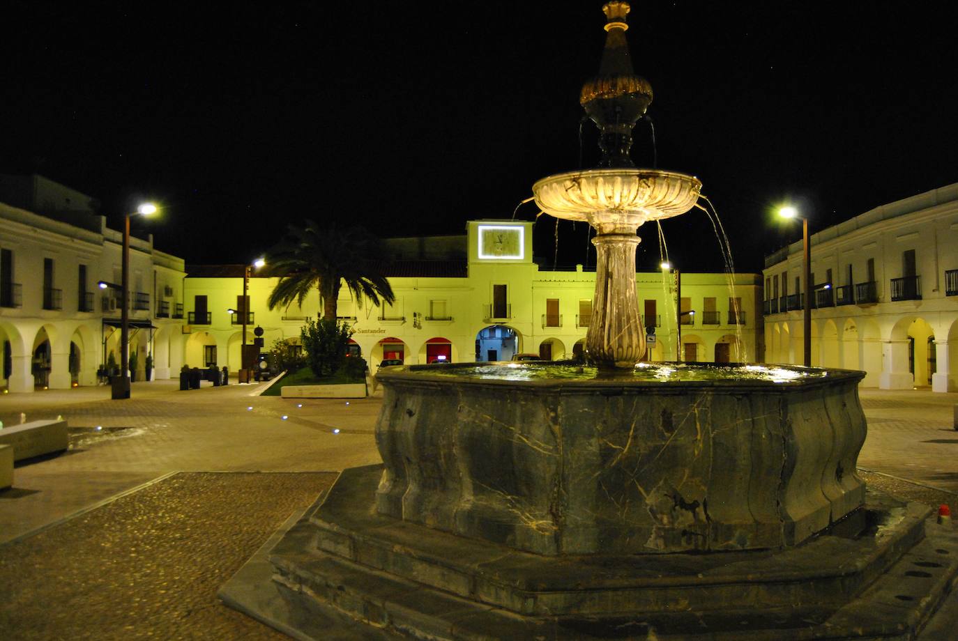 Herrera del Duque se tiñe de amarillo en conmemoración del Día de la concienciación del Trastorno Específico del Lenguaje