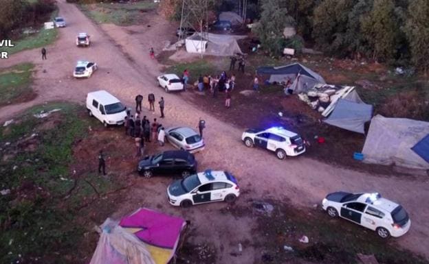 Quince detenidos en los asentamientos de Puebla de la Calzada acusados de cometer cuarenta robos