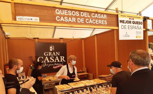Casar de Cáceres se convierte durante cuatro días en cuna del queso